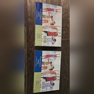 2 clear acrylic photo frames